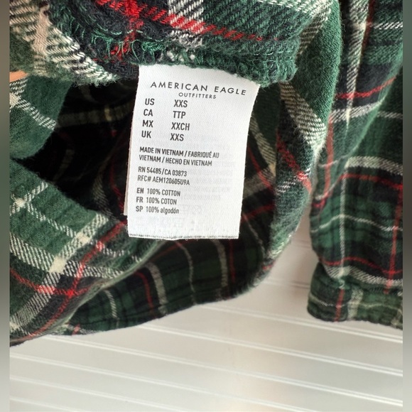 American Eagle women’s green & red plaid boyfriend fit flannel shirt. Size XXS - Picture 4 of 5